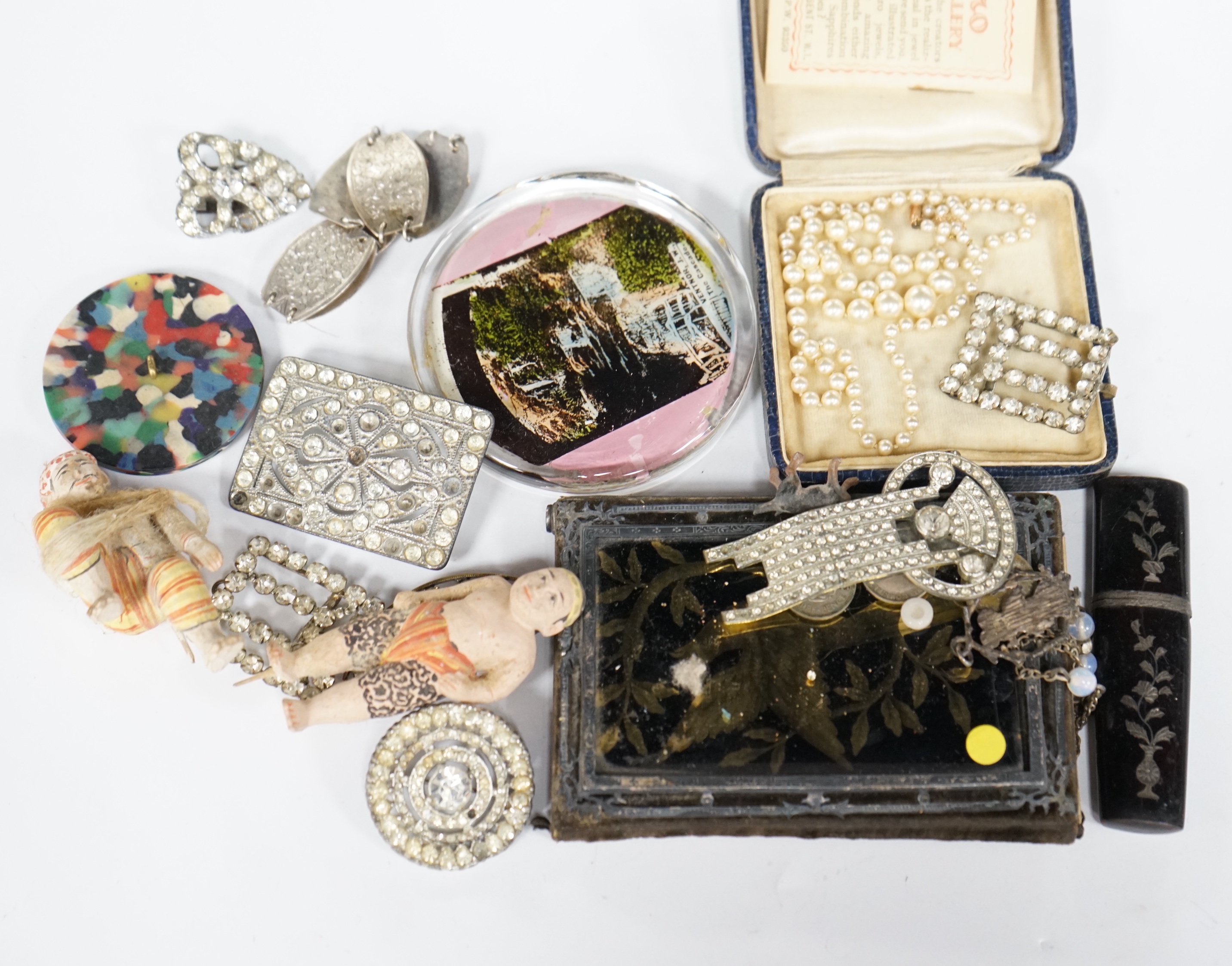 Minor jewellery including paste set, mounted bloodstone charm, boot charm and other curiosities.
